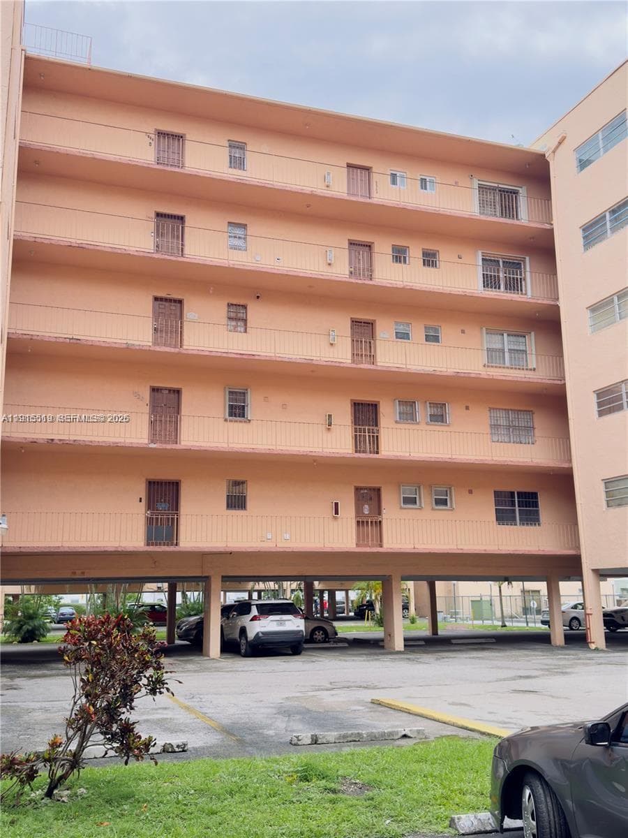 440 E 23rd St # 1305, Hialeah, FL 33013