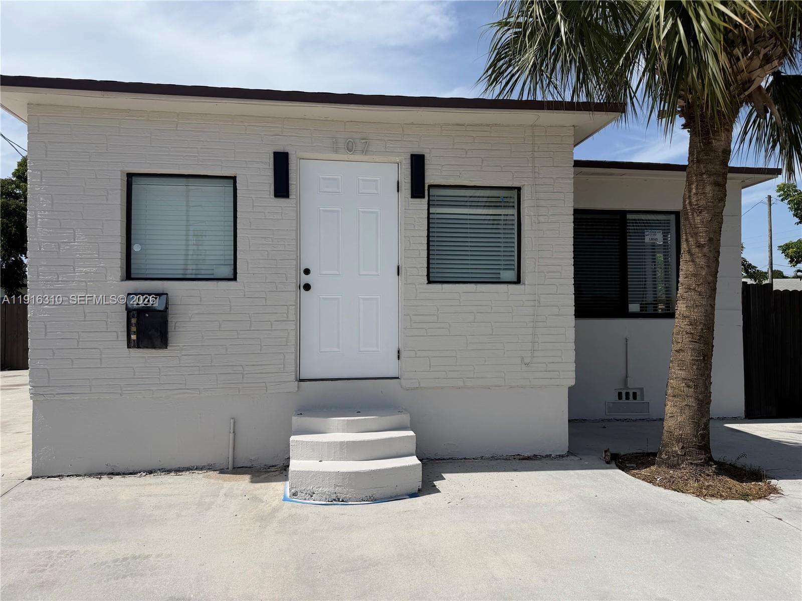 107 W Pembroke Rd, Hallandale Beach, FL 33009 photo 2