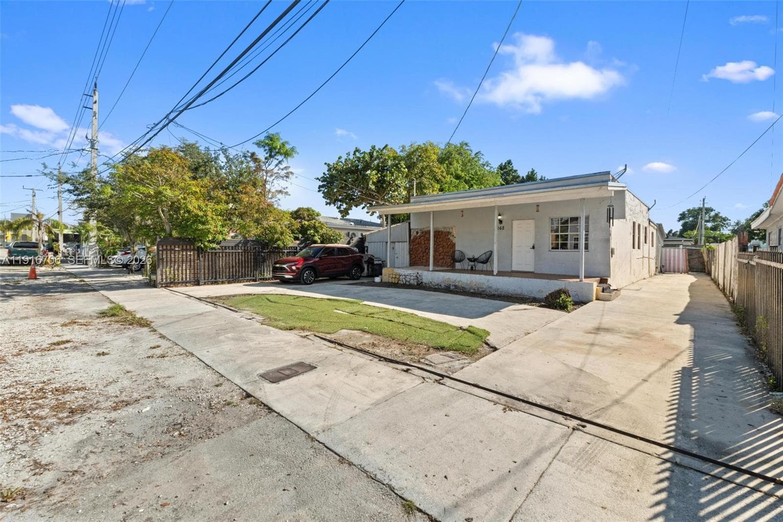 2262 NW 4th St, Miami, FL 33125 photo 2