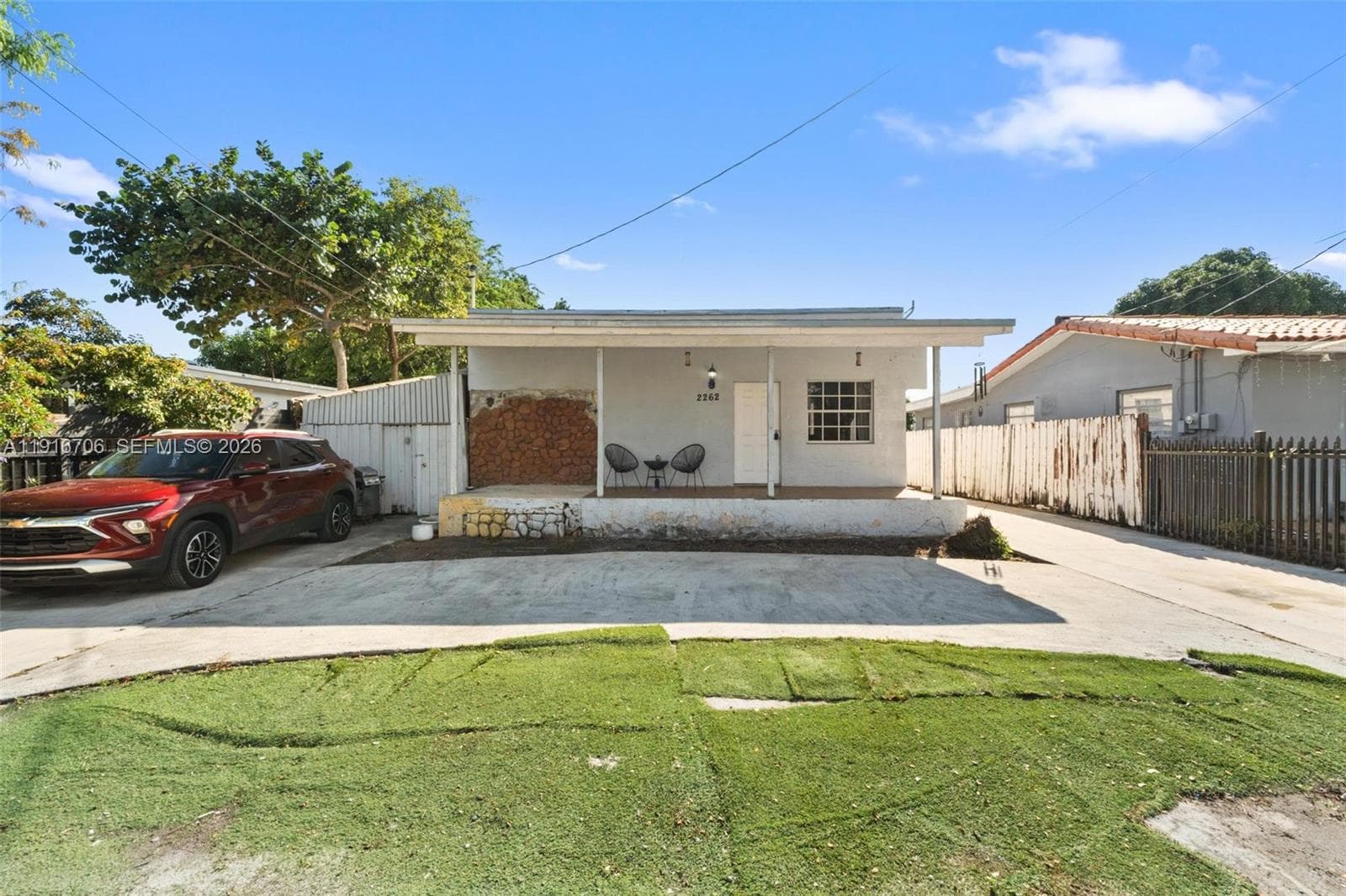 2262 NW 4th St, Miami, FL 33125 photo 3