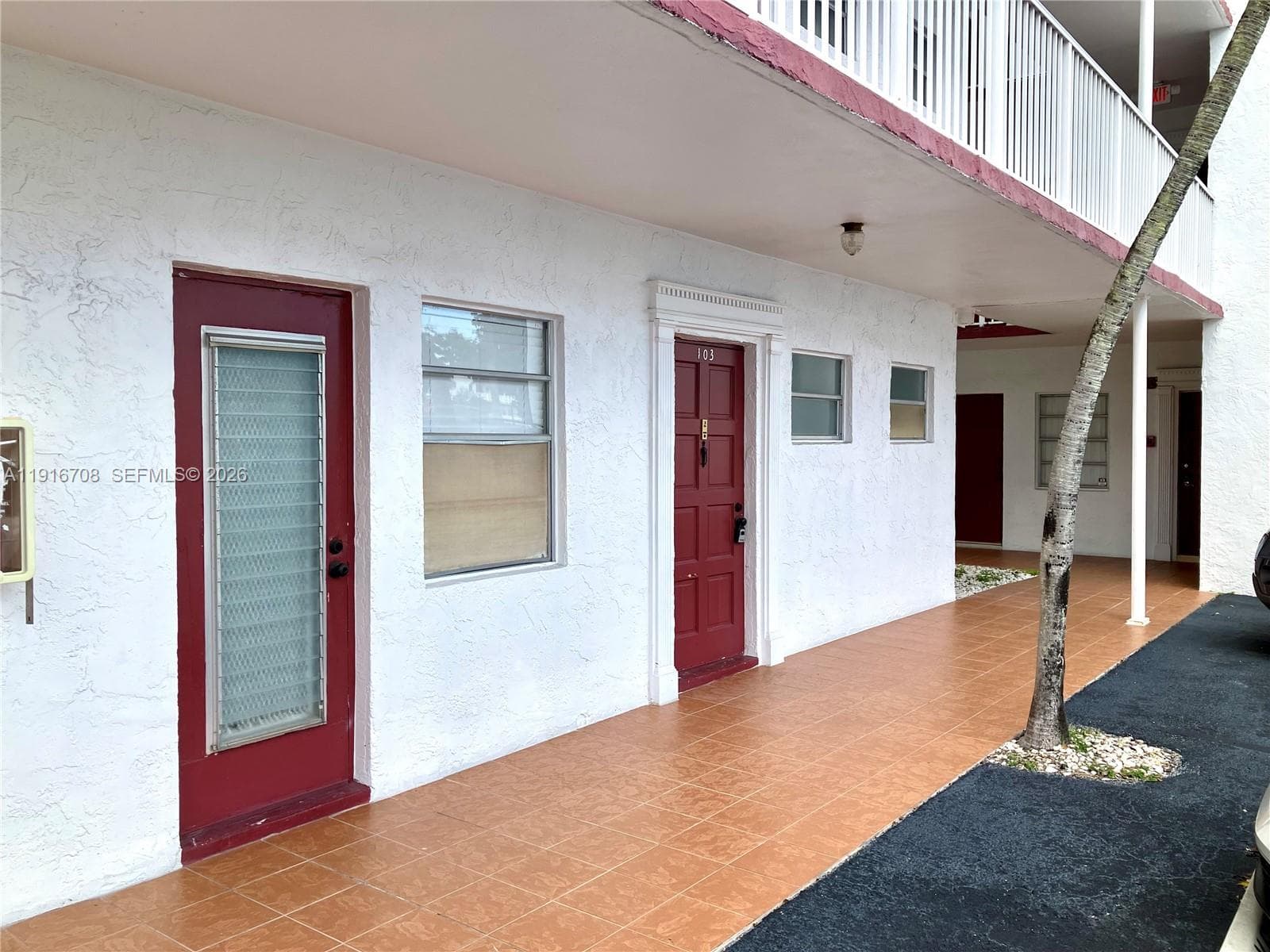 4270 NW 40th St # 103, Lauderdale Lakes, FL 33319 photo 2
