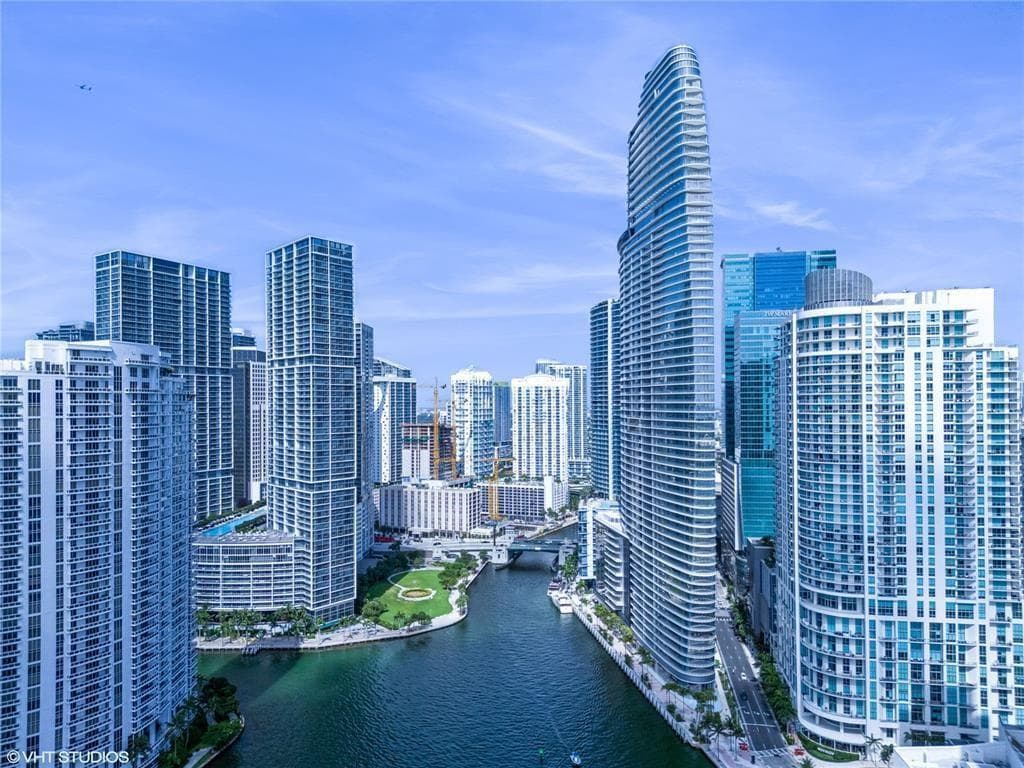 300 Biscayne Blvd Way # 2508, Miami, FL 33131 photo 2
