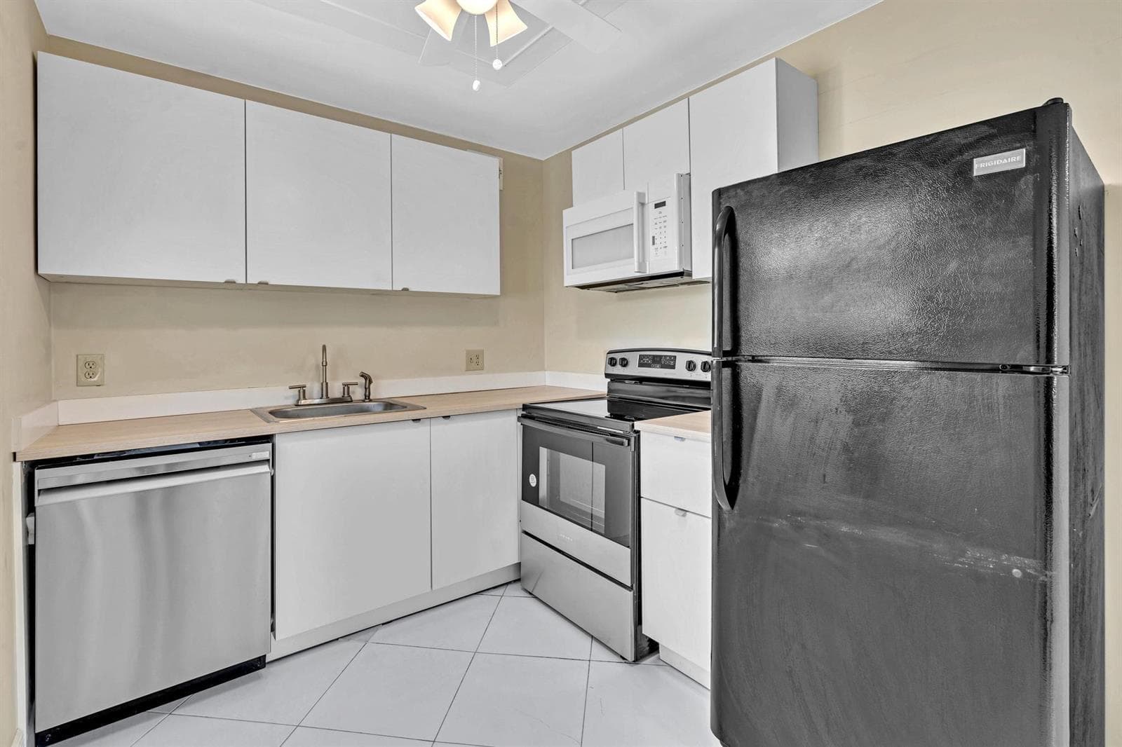 365 Flanders # H, Delray Beach, FL 33484 photo 2