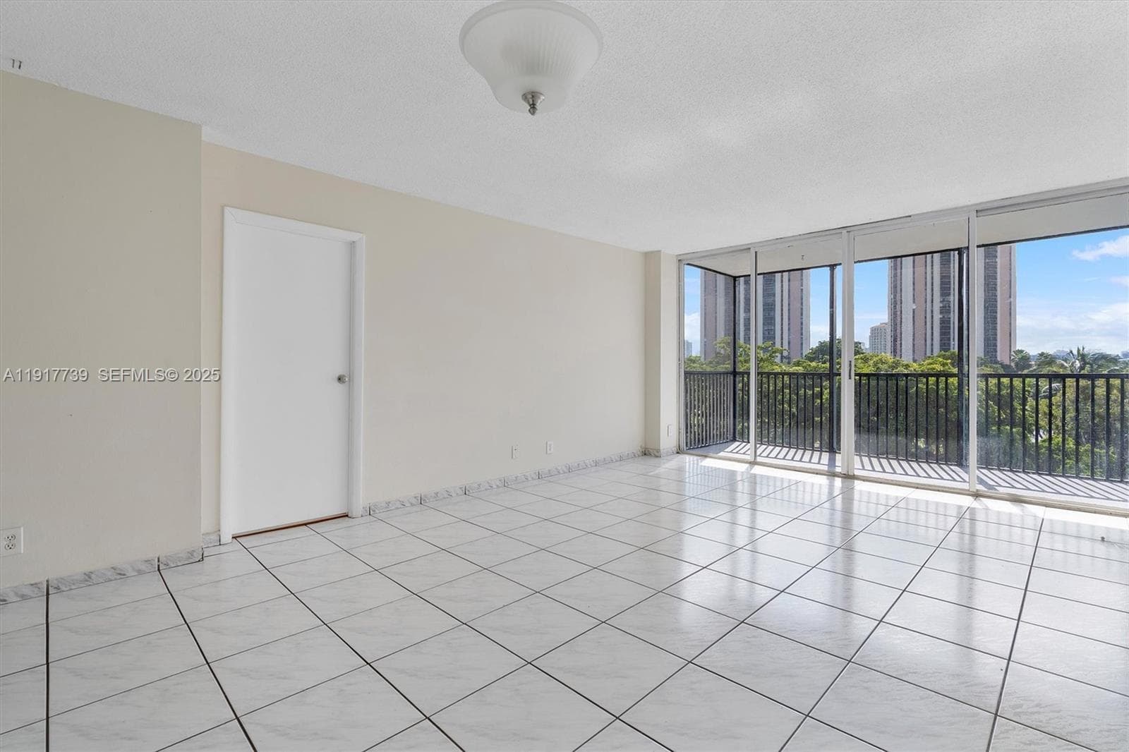 3101 N Country Club Dr # 504, Aventura, FL 33180 photo 5