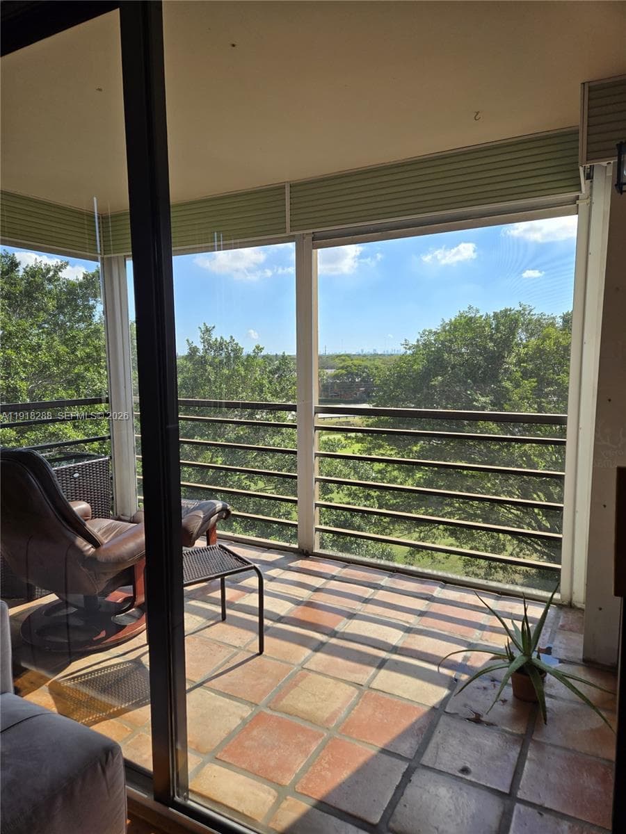 1400 Saint Charles Pl # 612, Pembroke Pines, FL 33026 photo 5