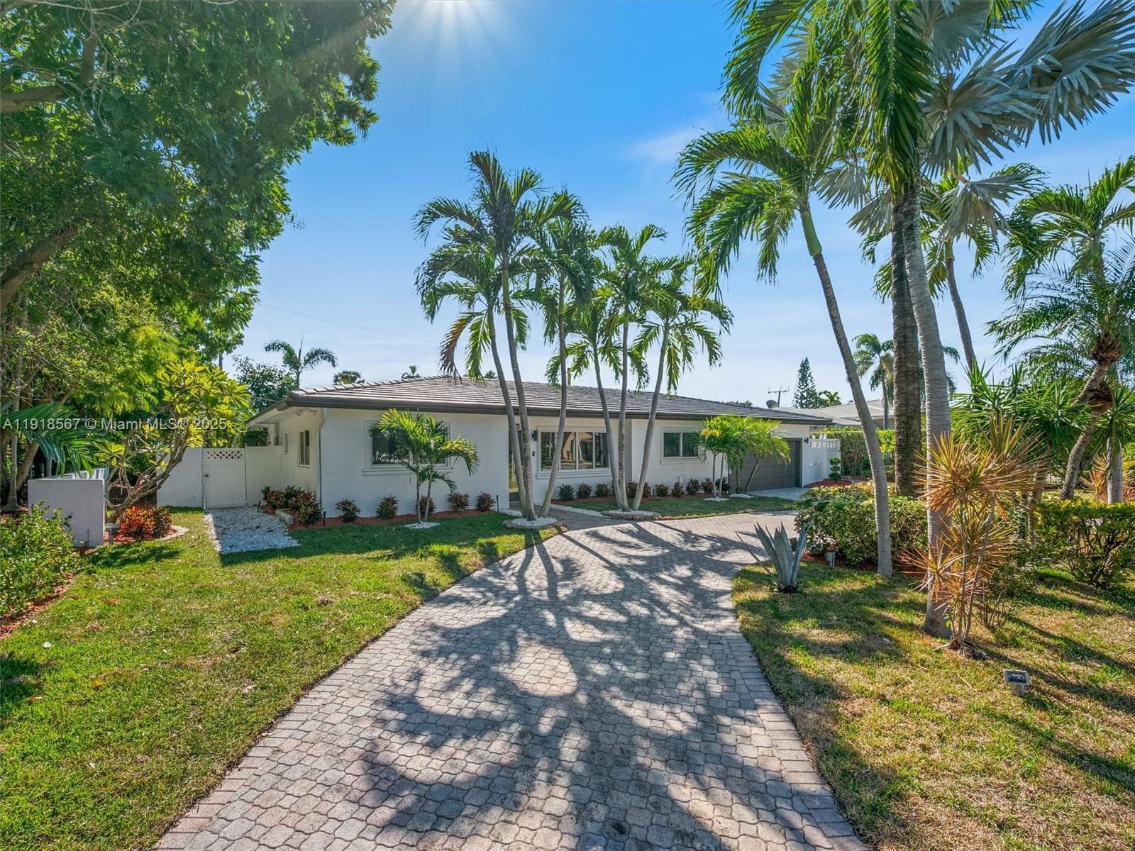 2764 NE 35th St, Fort Lauderdale, FL 33306 photo 2