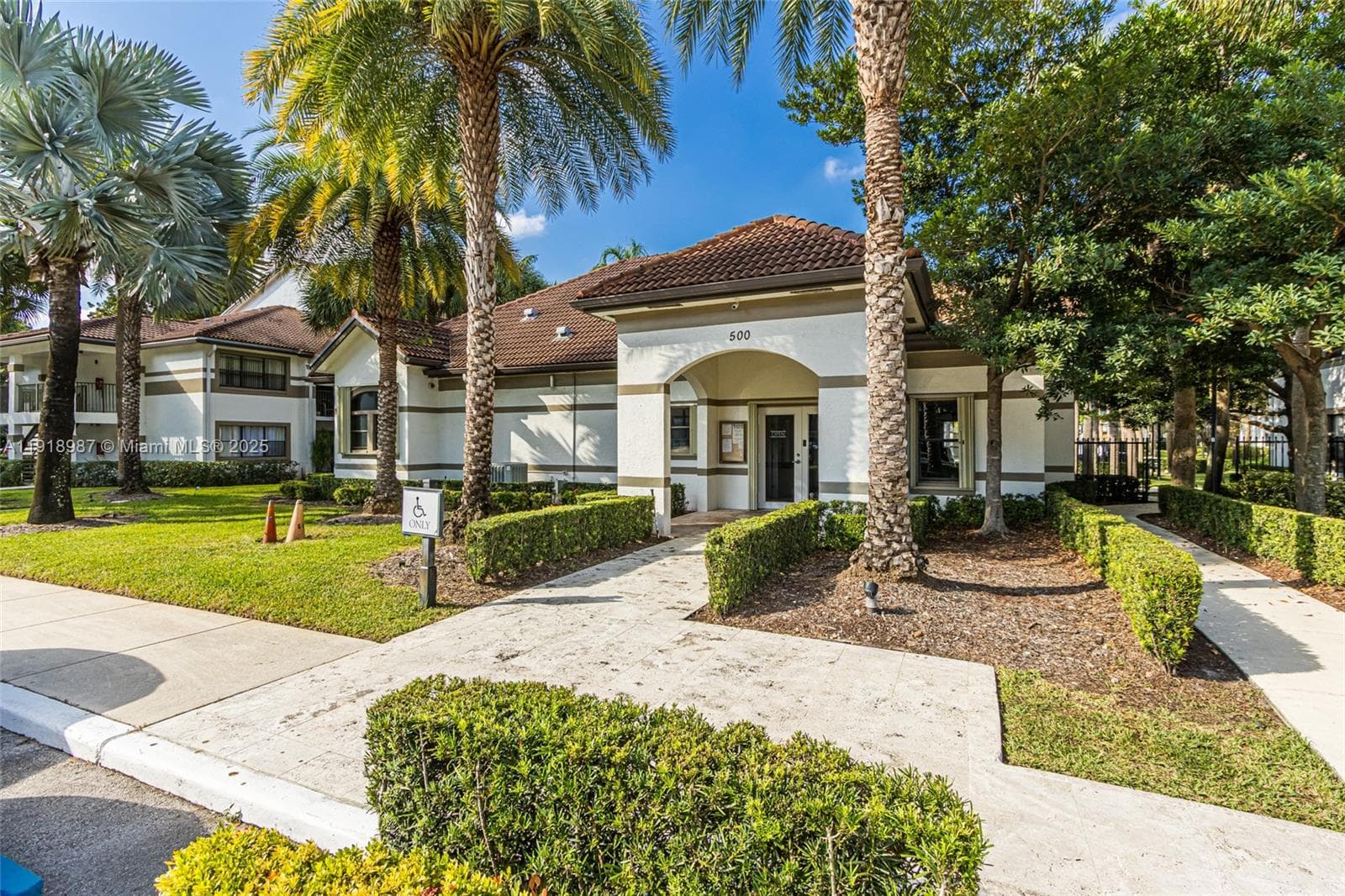 650 S Park Rd # 13-5, Hollywood, FL 33021 photo 4