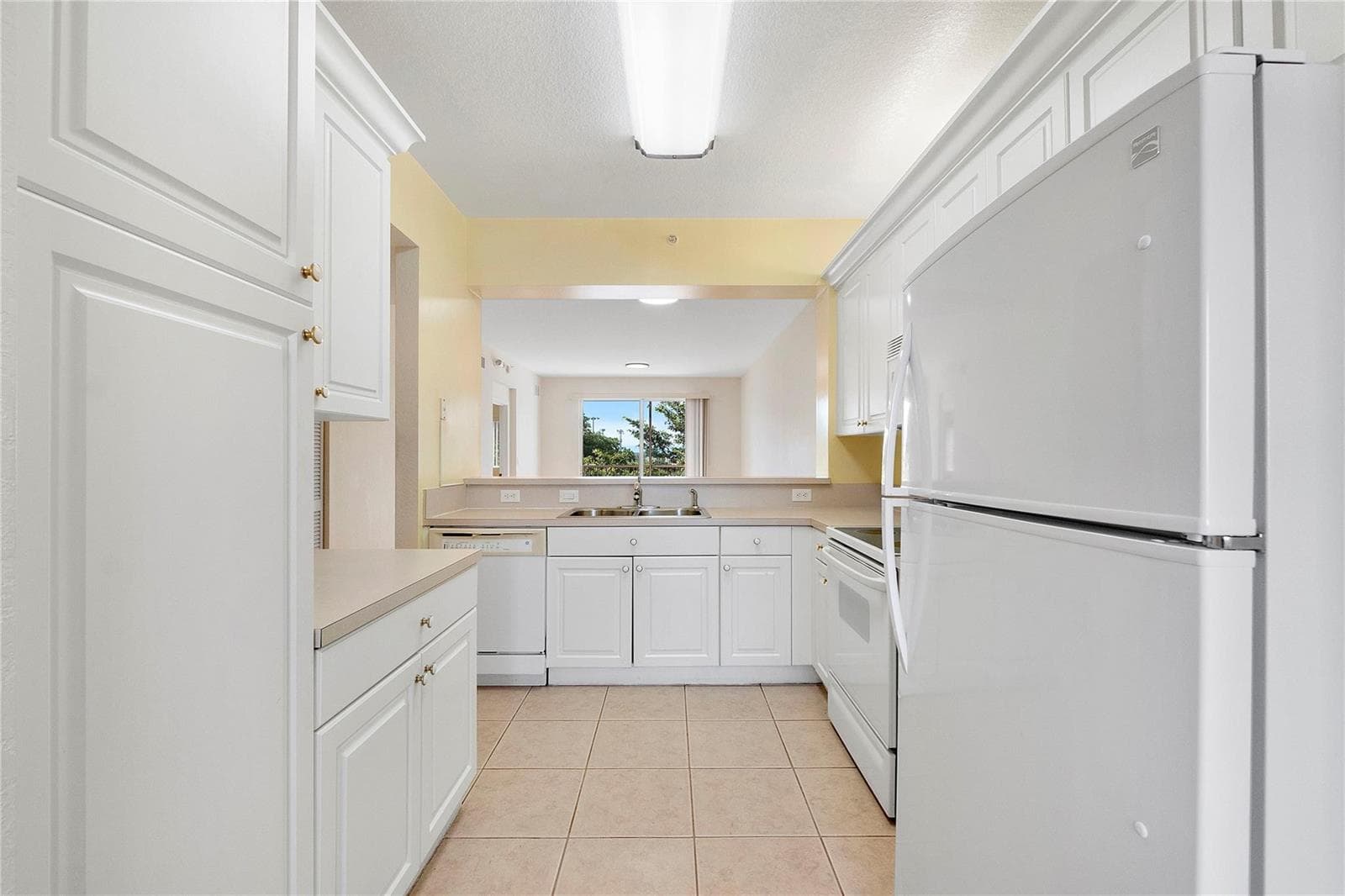 7765 Yardley Drive # 403, Fort Lauderdale, FL 33321 photo 3