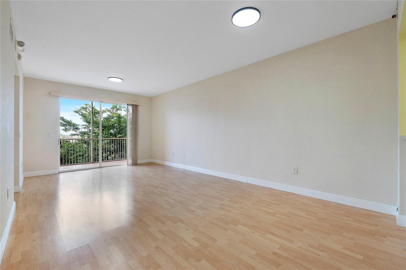 7765 Yardley Drive # 403, Fort Lauderdale, FL 33321 photo 5
