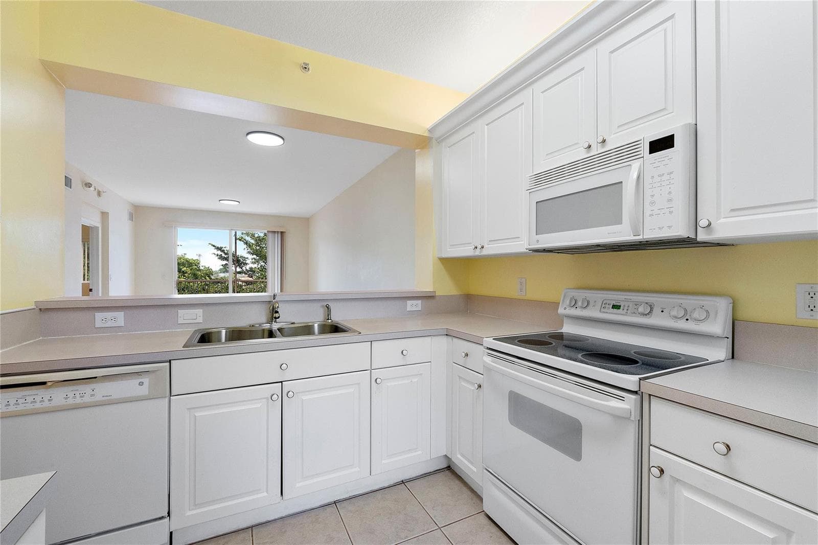 7765 Yardley Drive # 403, Fort Lauderdale, FL 33321 photo 4