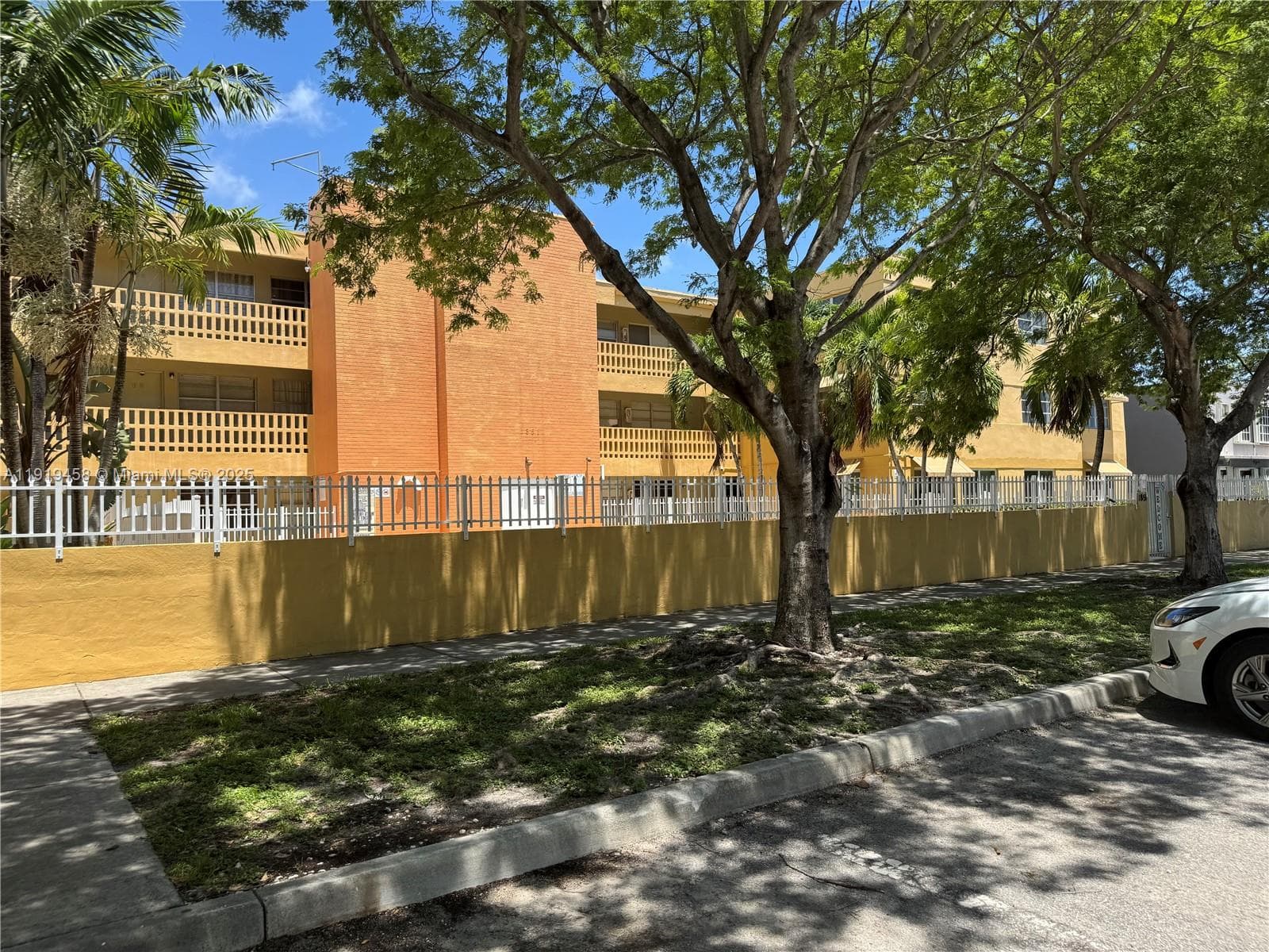 1851 NE 168th St # A2, North Miami Beach, FL 33162