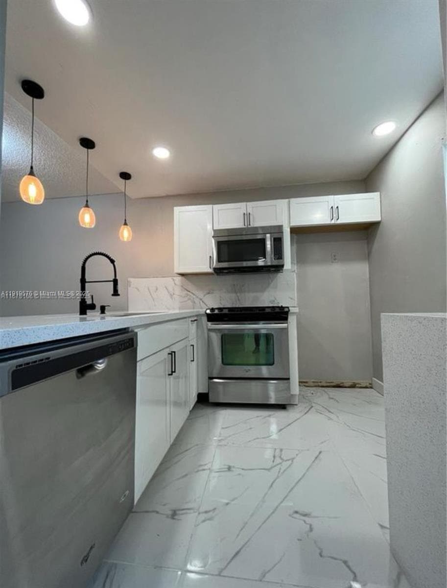 5102 NW 36th St # 605, Lauderdale Lakes, FL 33319 photo 5
