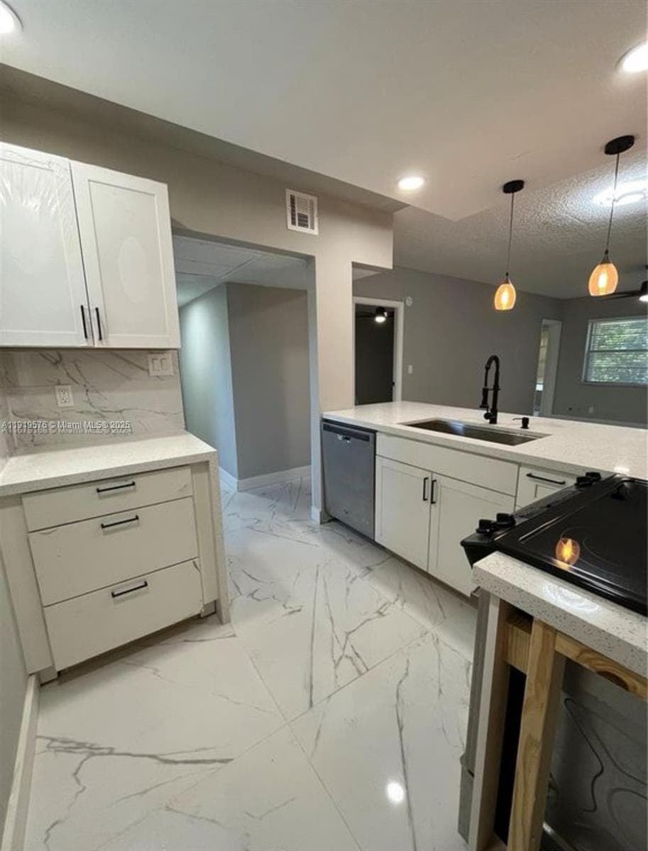 5102 NW 36th St # 605, Lauderdale Lakes, FL 33319 photo 4