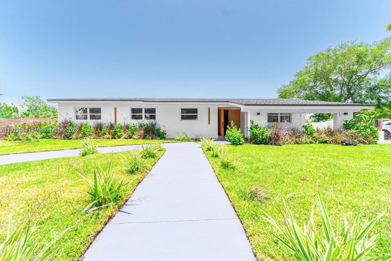 19661 NE 10th Pl, Miami, FL 33179 photo 2