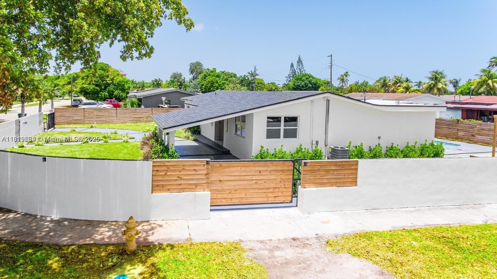 19661 NE 10th Pl, Miami, FL 33179 photo 3