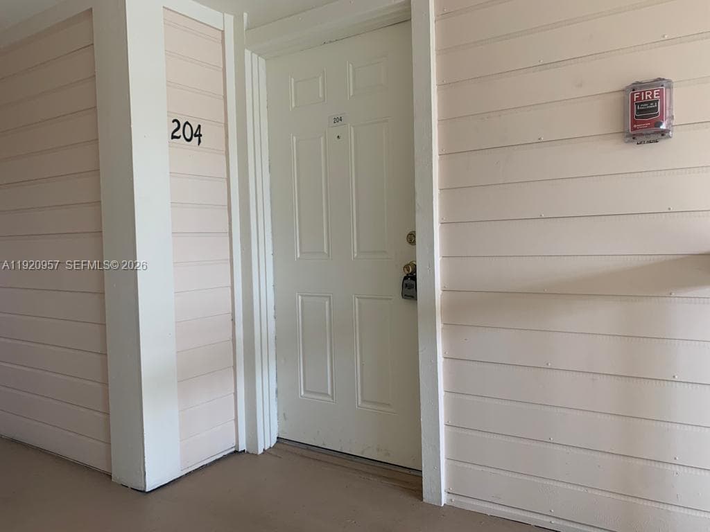 907 NE 199th St # 204, Miami, FL 33179 photo 2