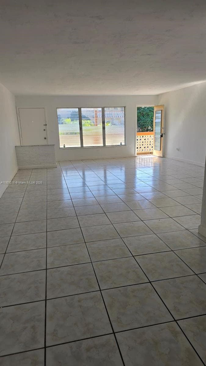 1885 NE 121st St # 17, North Miami, FL 33181 photo 2