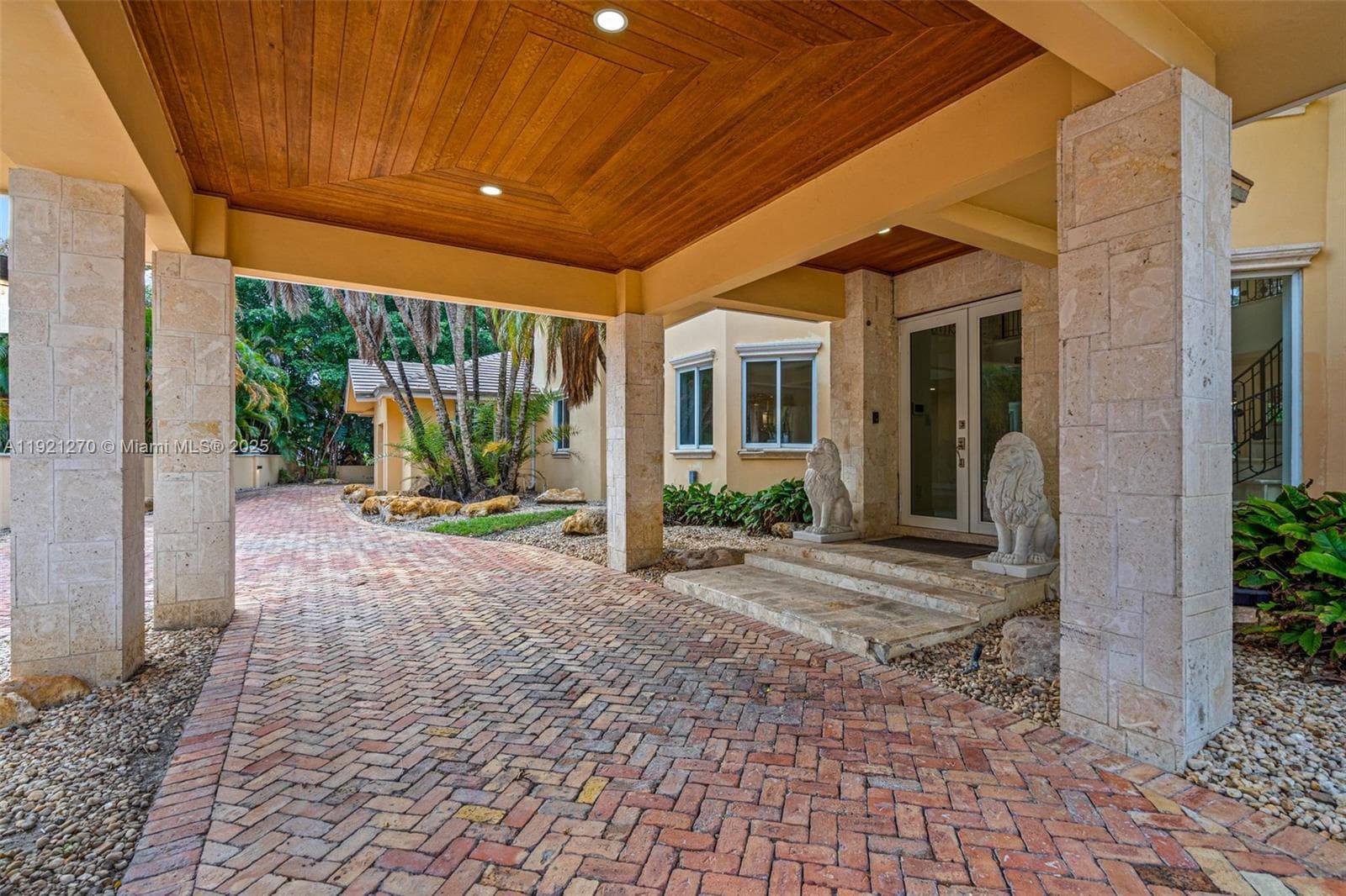 7225 Gleneagle Dr, Miami Lakes, FL 33014 photo 3