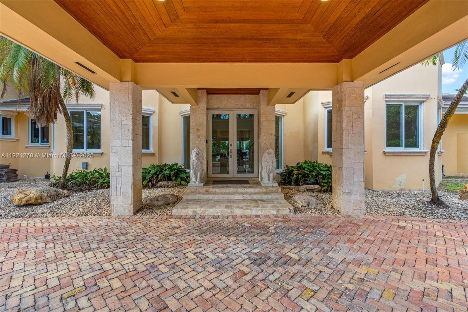7225 Gleneagle Dr, Miami Lakes, FL 33014 photo 4