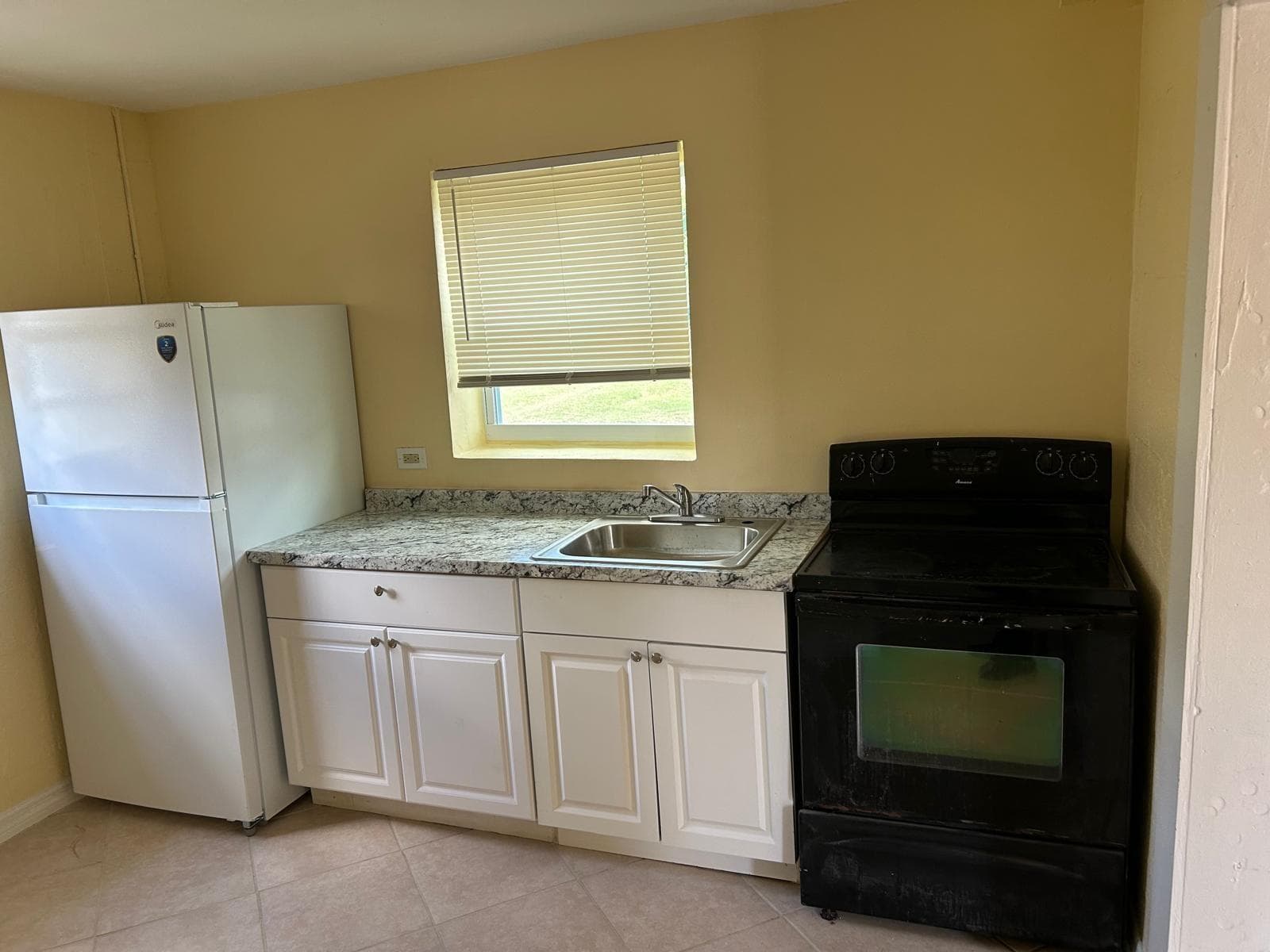 371 Banyan (REAR APT) Avenue, Pahokee, FL 33476 photo 2