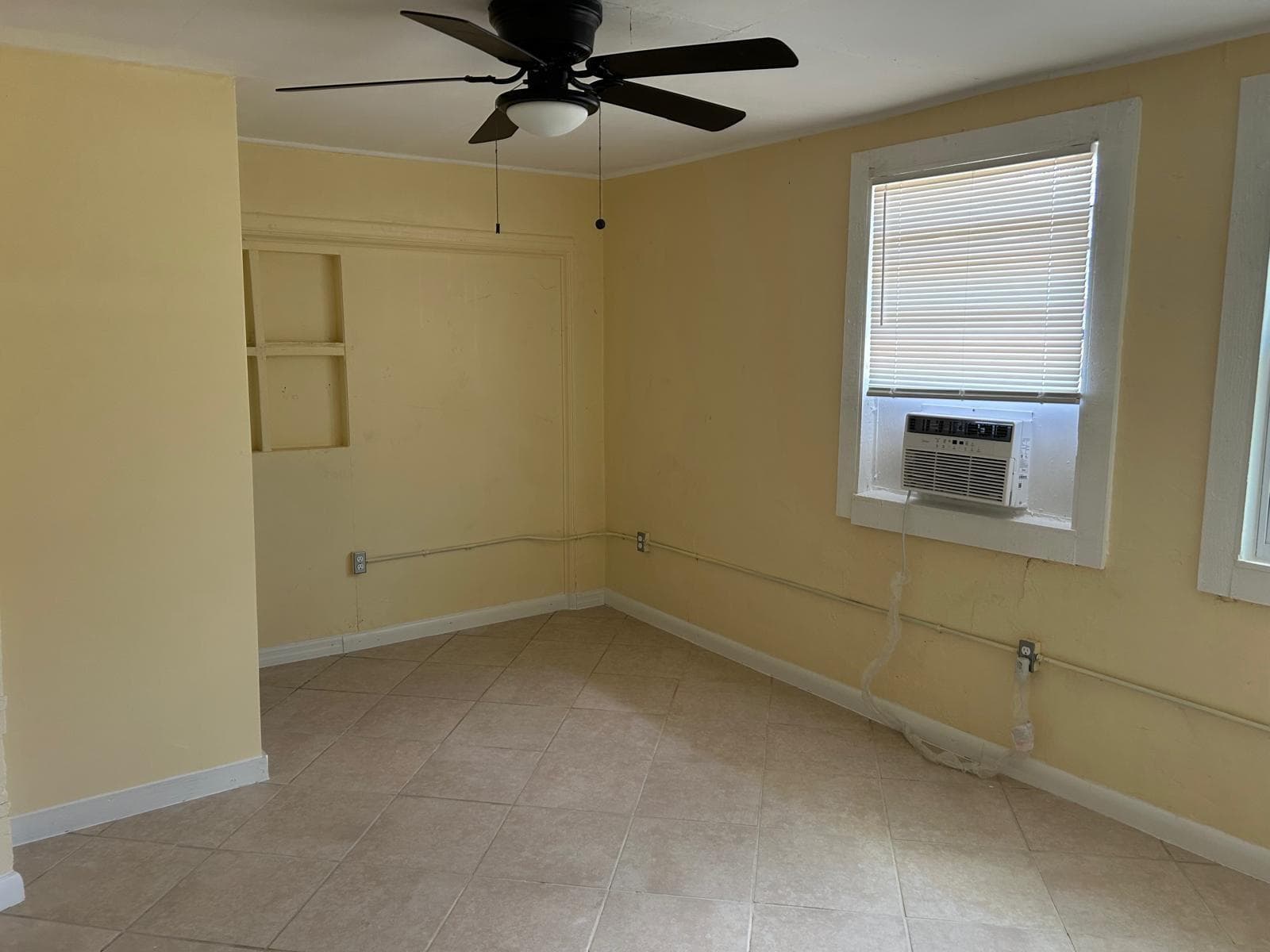 371 Banyan (REAR APT) Avenue, Pahokee, FL 33476 photo 4