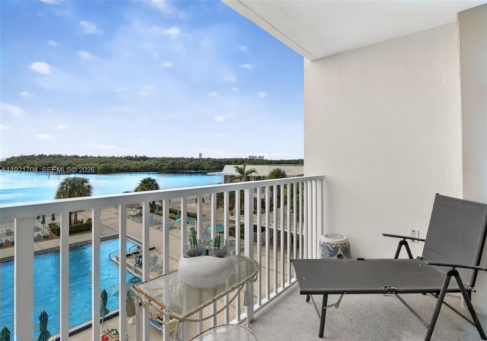 300 Bayview Dr # 308, Sunny Isles Beach, FL 33160 photo 4