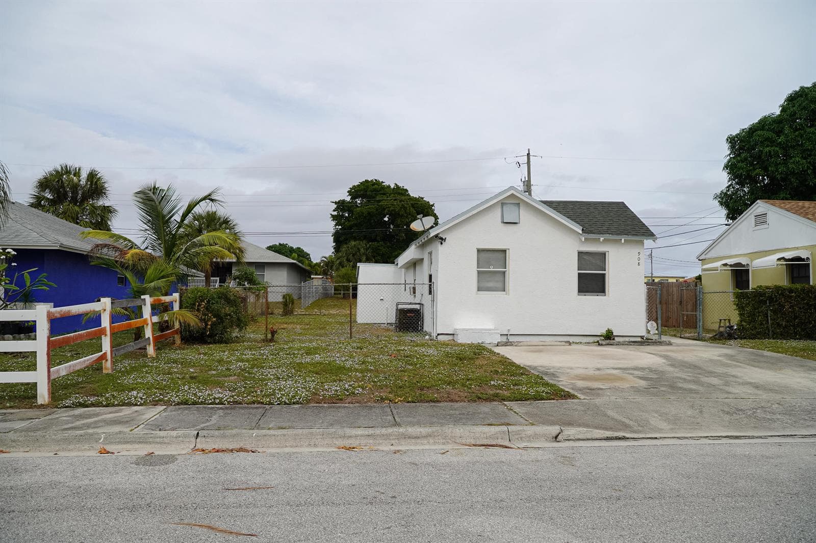 908 W 5th Street, Riviera Beach, FL 33404 photo 4