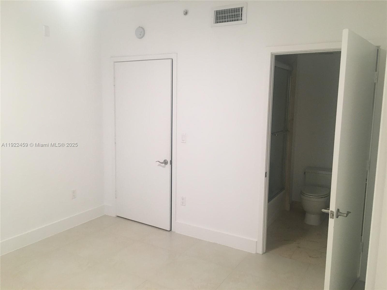 6000 Collins Ave # 521, Miami Beach, FL 33140 photo 4