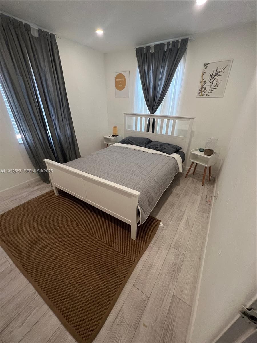 713 SW 7th Ave, Hallandale Beach, FL 33009 photo 5
