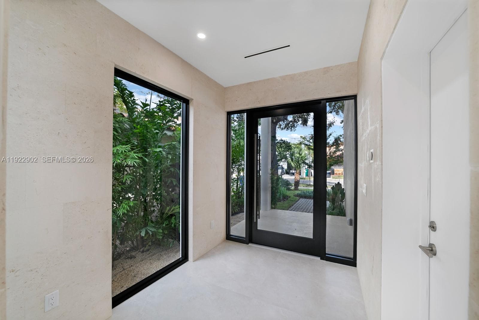 2610 SW 17th St, Miami, FL 33145 photo 3