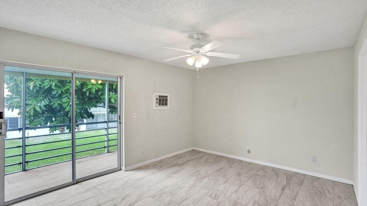 118 Sheffield E, West Palm Beach, FL 33417 photo 3