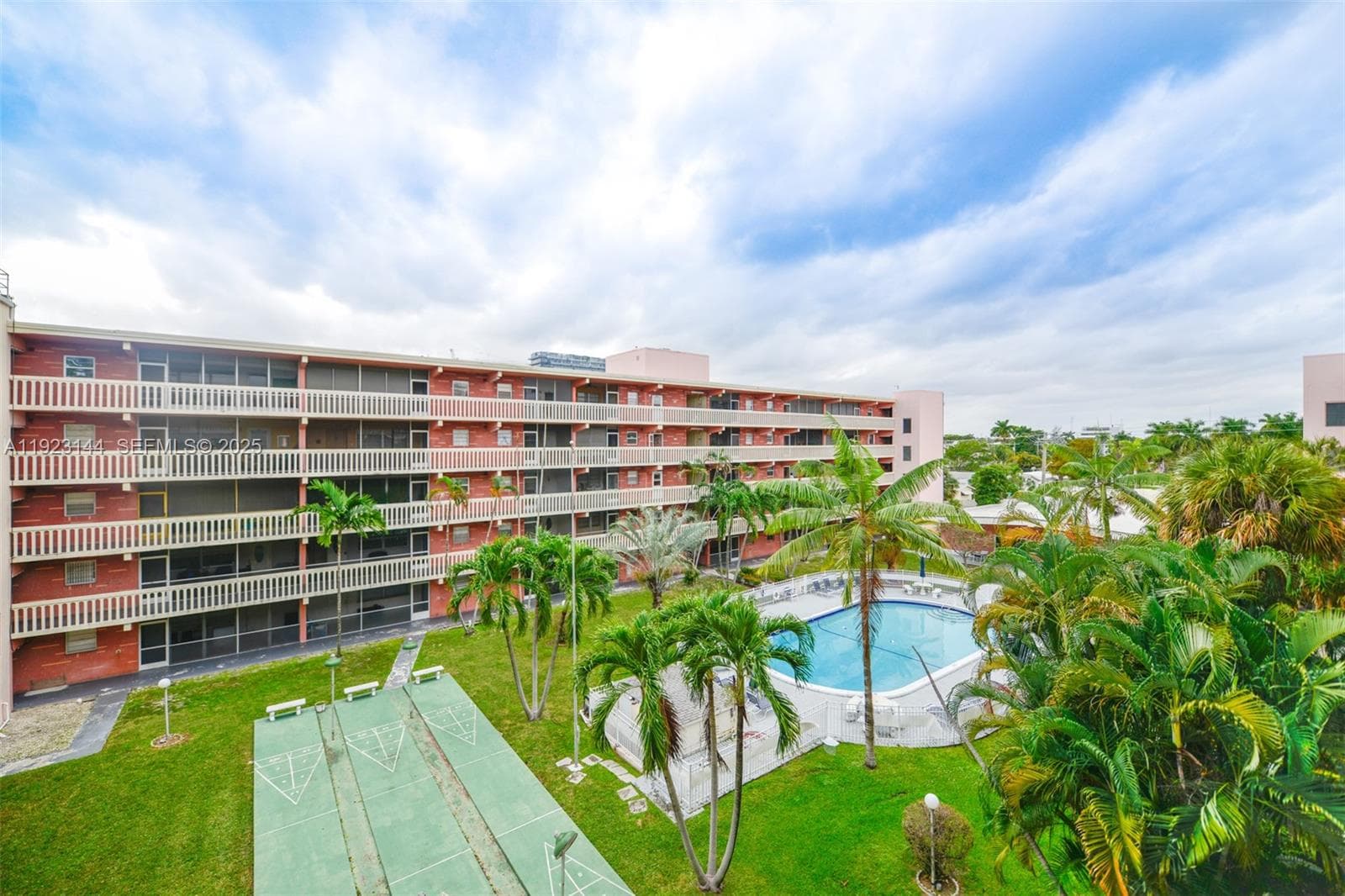 200 NE 12th Ave # 6D, Hallandale Beach, FL 33009 photo 2