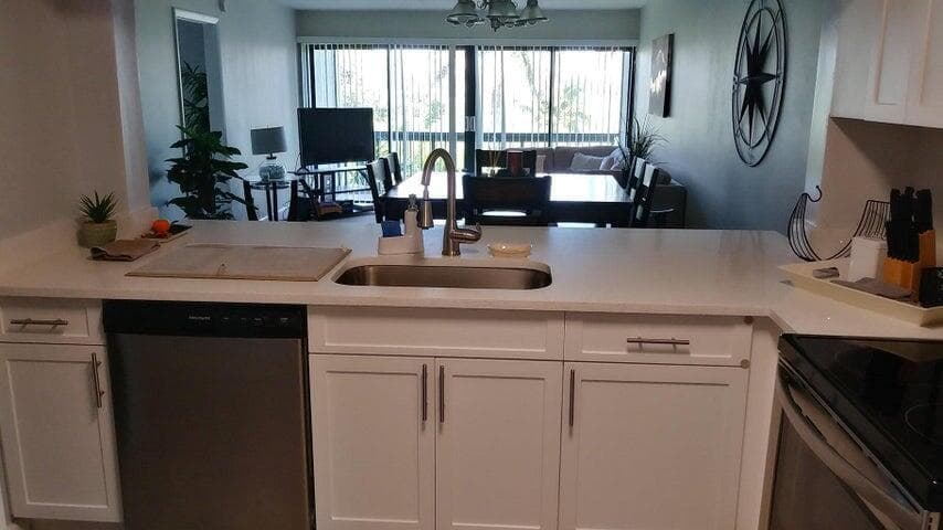 3050 Presidential Way # 206, West Palm Beach, FL 33401 photo 4