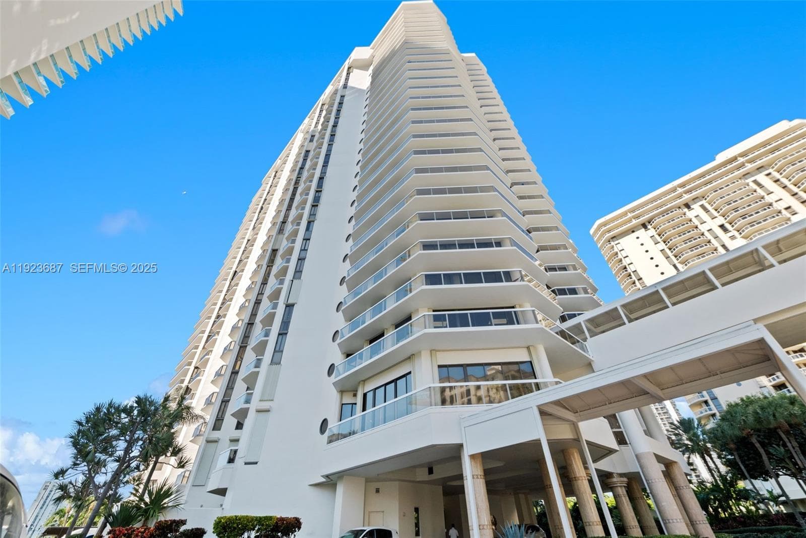 20185 E Country Club Dr # 904, Aventura, FL 33180