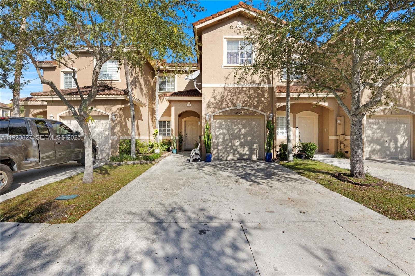 8525 SW 214th Ter, Cutler Bay, FL 33189 photo 2