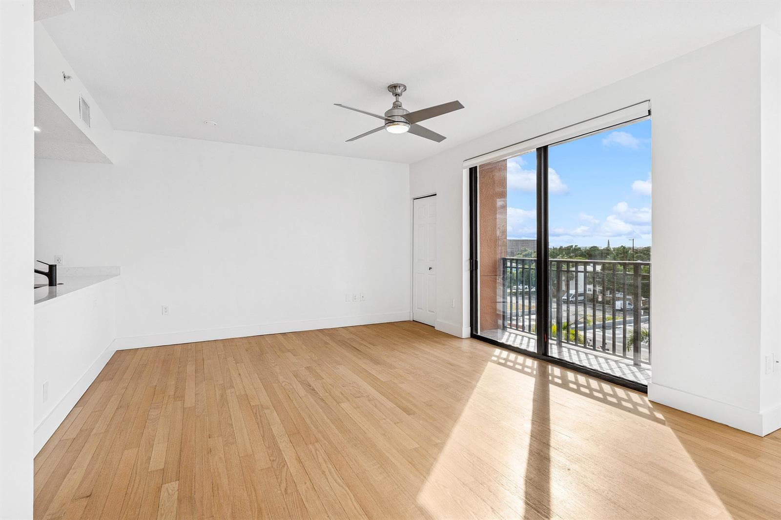 511 Lucerne Avenue # 416, FL 33460 photo 5