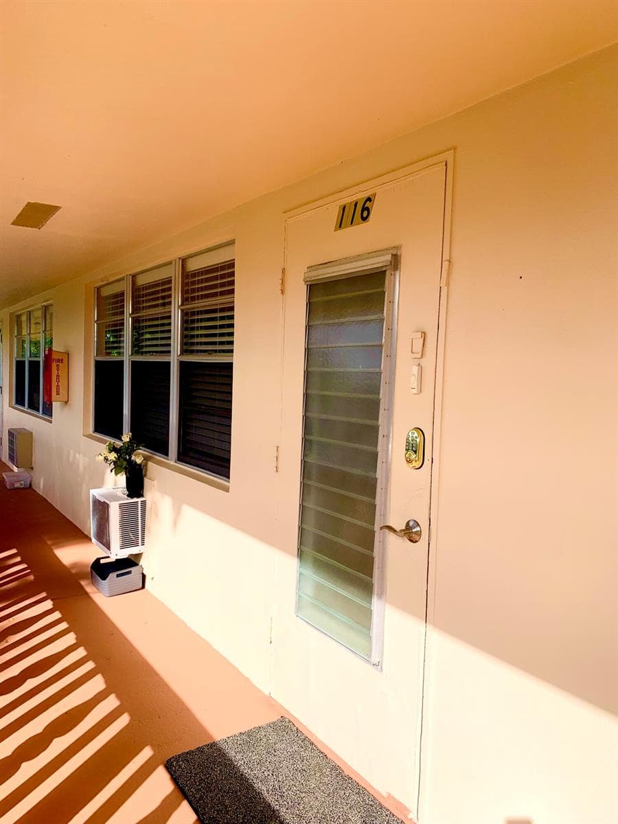 116 Canterbury E, West Palm Beach, FL 33417 photo 4