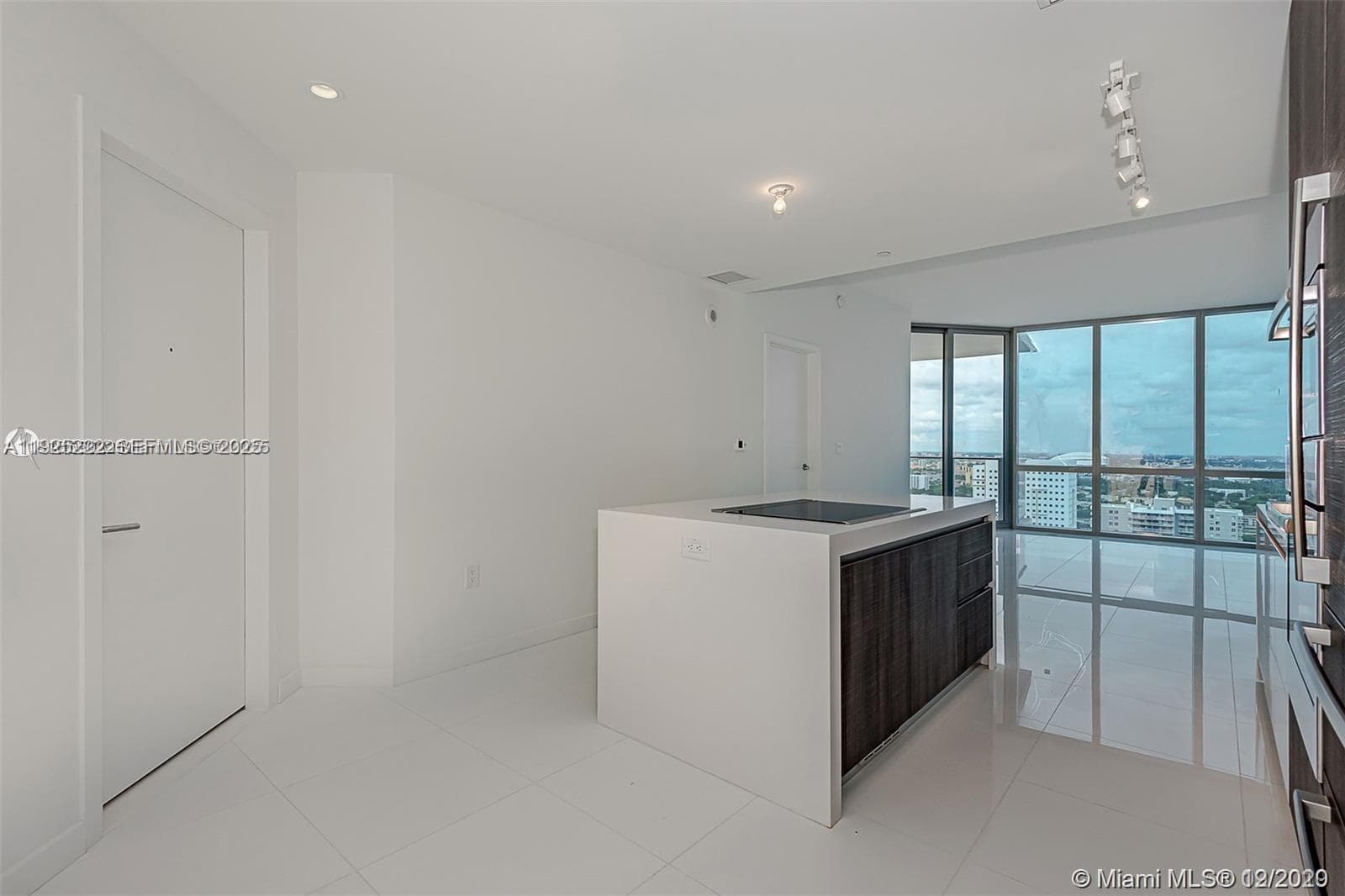 851 NE 1st Ave # 1608, Miami, FL 33132 photo 2