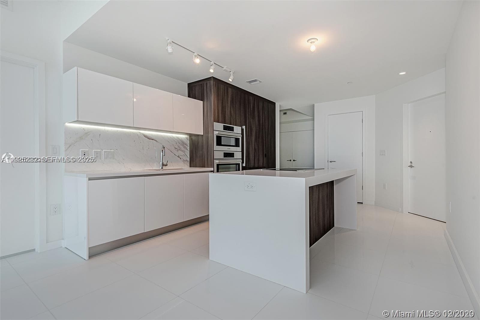 851 NE 1st Ave # 1608, Miami, FL 33132 photo 3