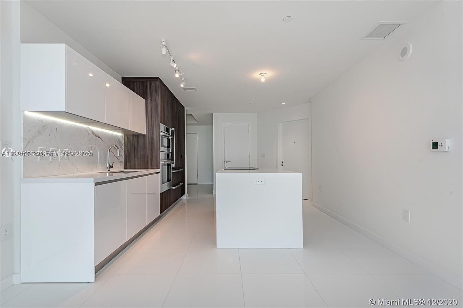 851 NE 1st Ave # 1608, Miami, FL 33132 photo 4