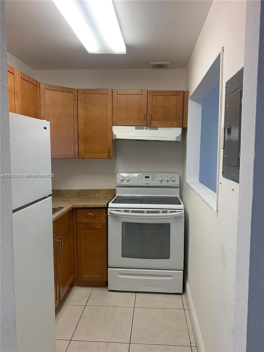 241 SE 9th Ave # 106, Pompano Beach, FL 33060 photo 3