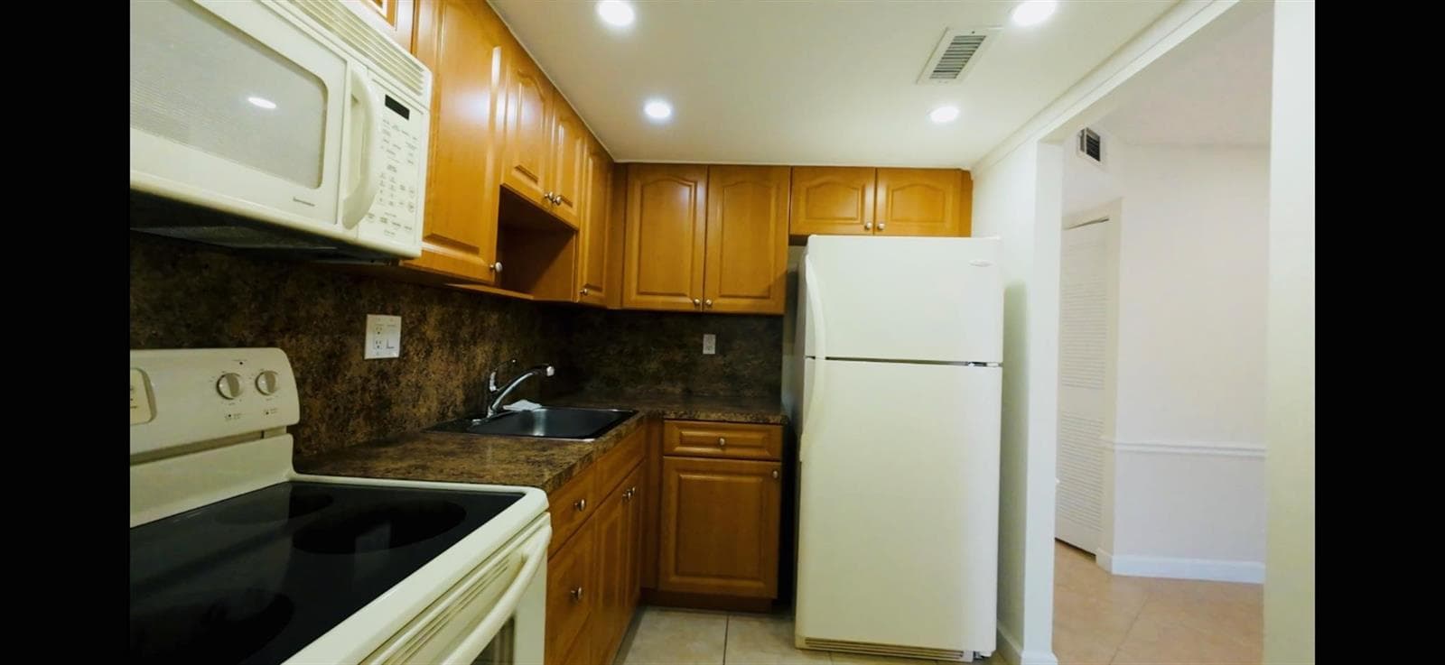 9101 Sunrise Lakes Boulevard, Sunrise, FL 33322 photo 5