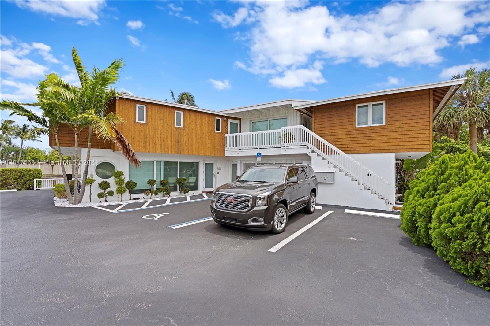 2200 NE 26th Street, Wilton Manors, FL 33305 photo 2