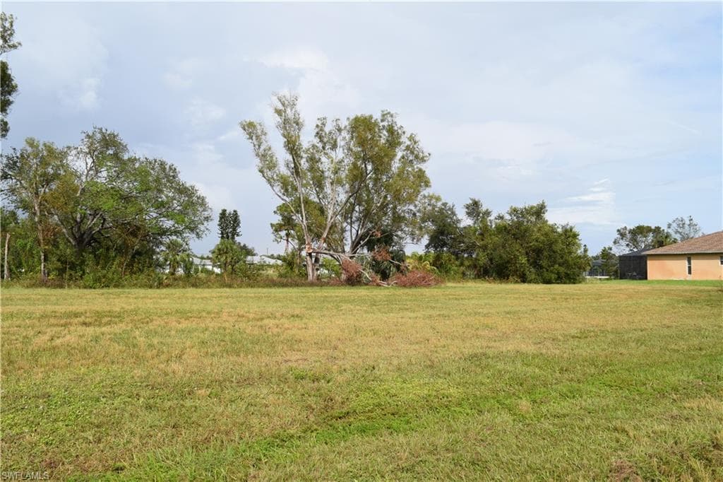 2221 NE 25th Terrace, Cape Coral, FL 33909