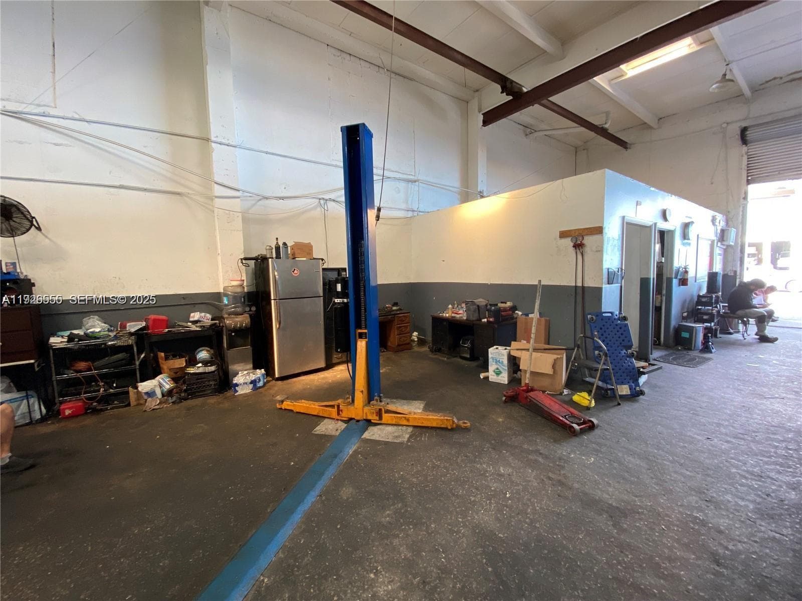 Listing photo 2