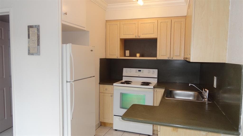 2211 Lincoln Street # 11, Hollywood, FL 33020 photo 2