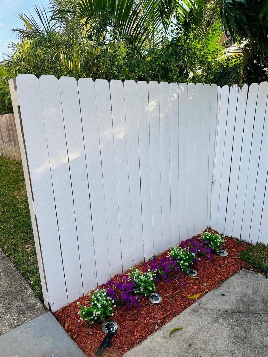 833 Briggs Street, West Palm Beach, FL 33405 photo 2