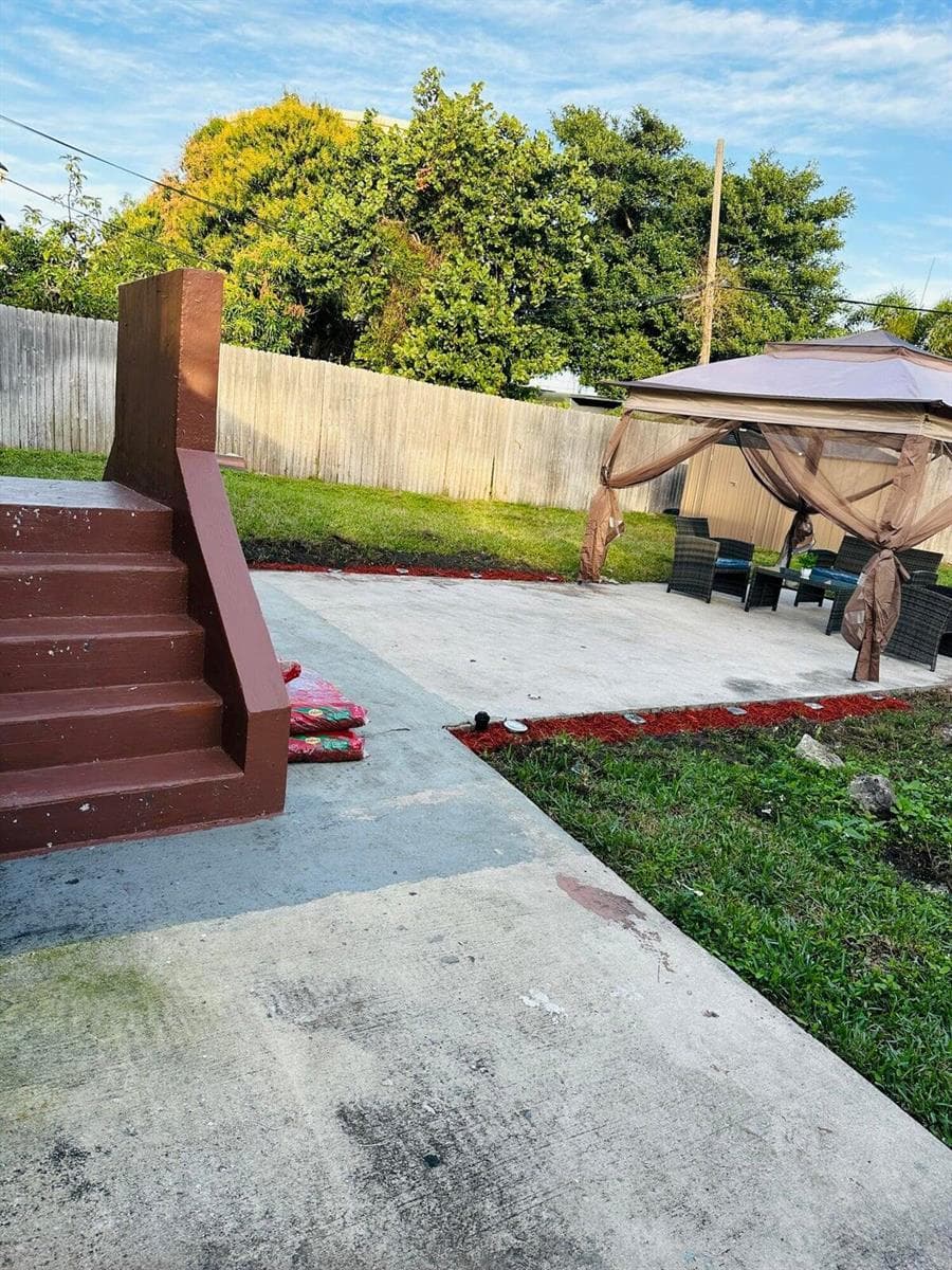 833 Briggs Street, West Palm Beach, FL 33405 photo 5