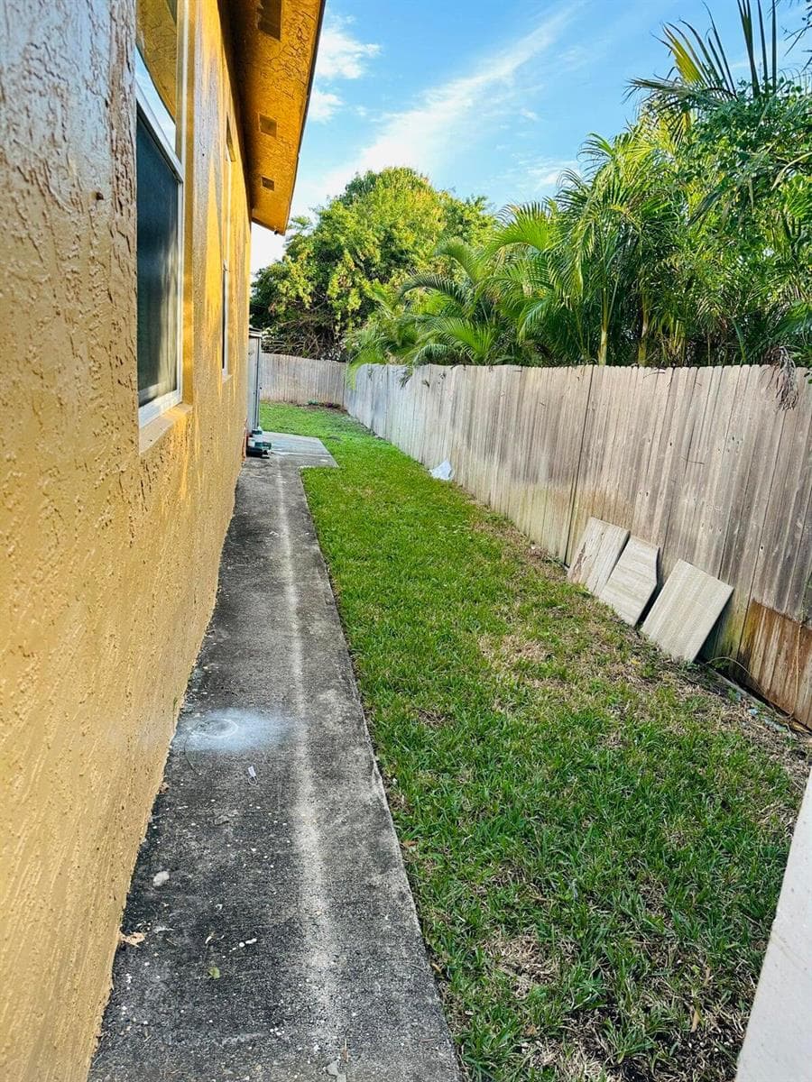 833 Briggs Street, West Palm Beach, FL 33405 photo 4