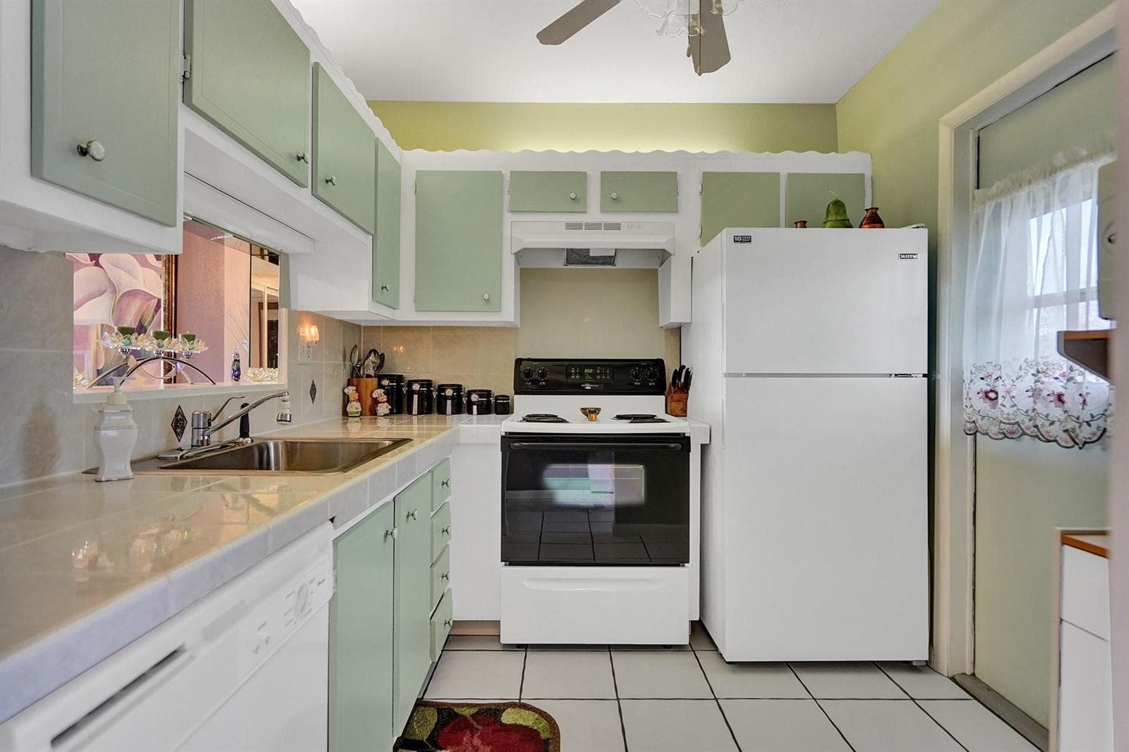 4800 NW 35th Street # 612, Lauderdale Lakes, FL 33319 photo 2